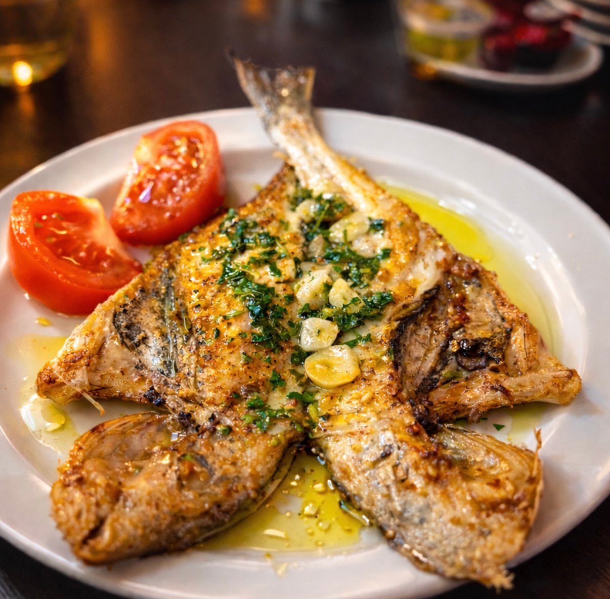 Dorada a la espalda con ajos