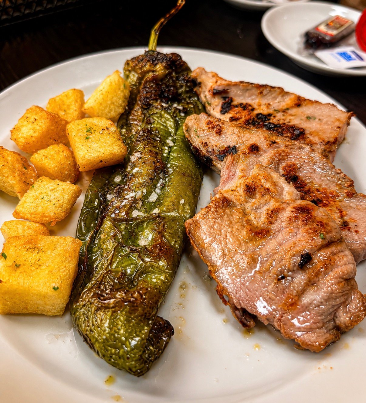 Presa ibérica a la plancha con pimiento asado